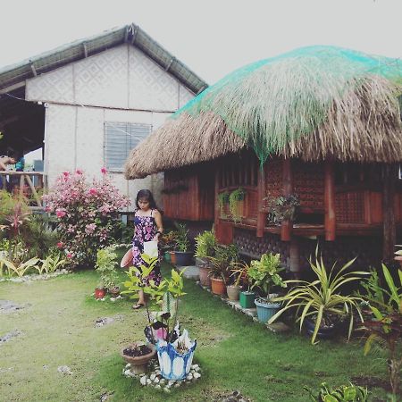 Titanic'S Nipa Hut Hostel Moalboal Buitenkant foto