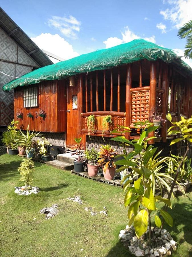 Titanic'S Nipa Hut Hostel Moalboal Buitenkant foto