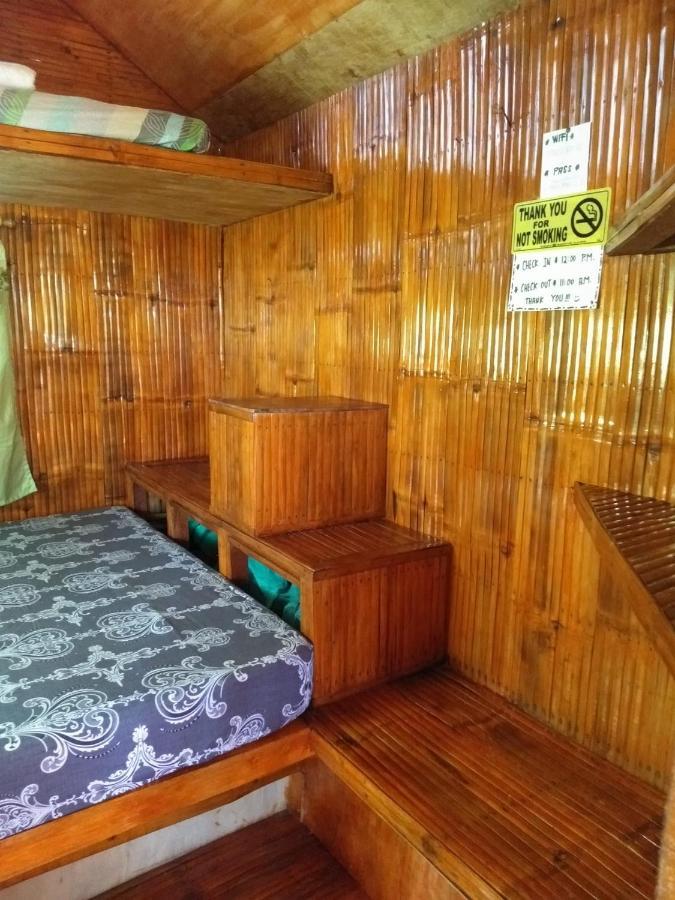Titanic'S Nipa Hut Hostel Moalboal Buitenkant foto