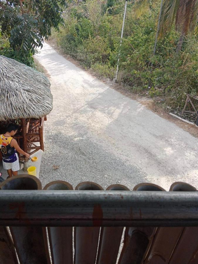 Titanic'S Nipa Hut Hostel Moalboal Buitenkant foto